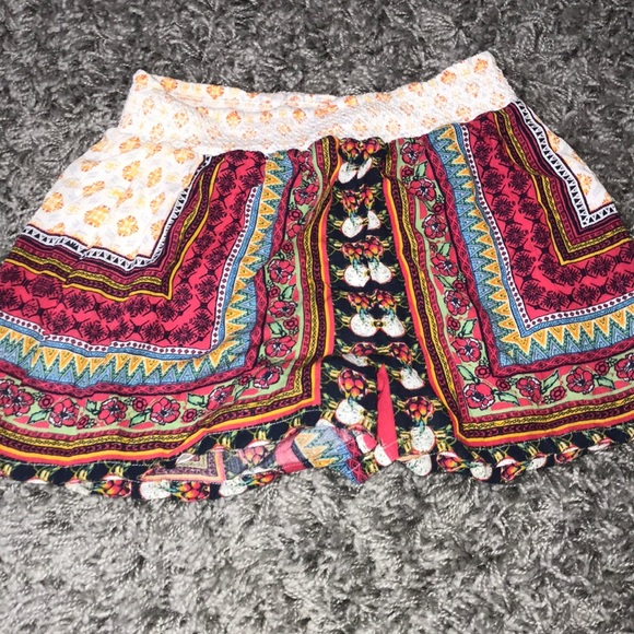 Colorful shorts - Picture 2 of 2